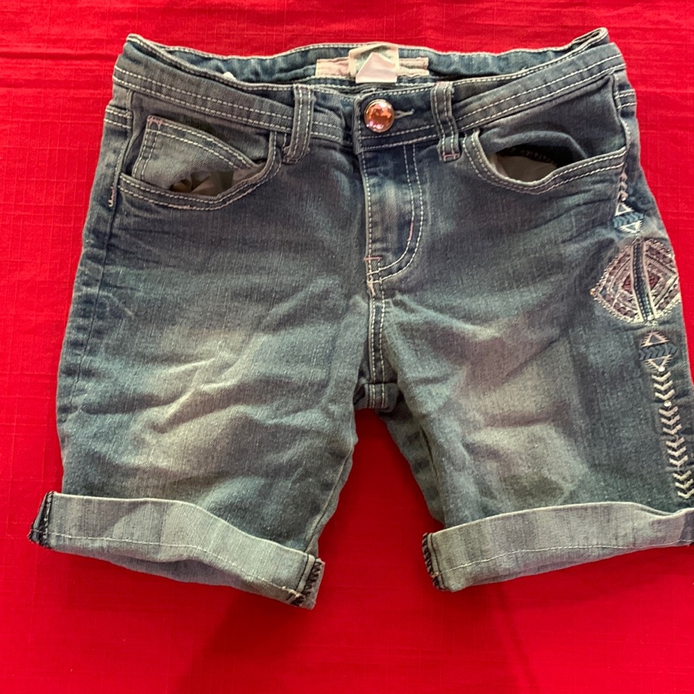 Girl’s Free planet short